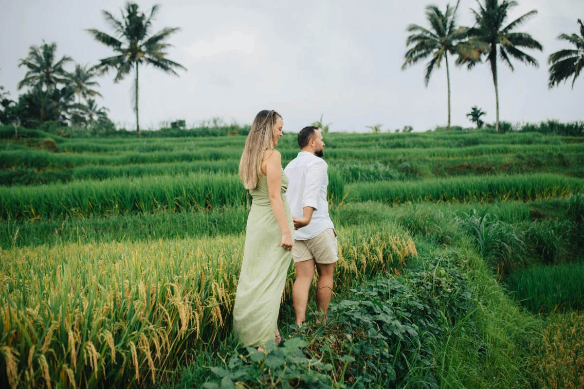 couple in the bali rice fields