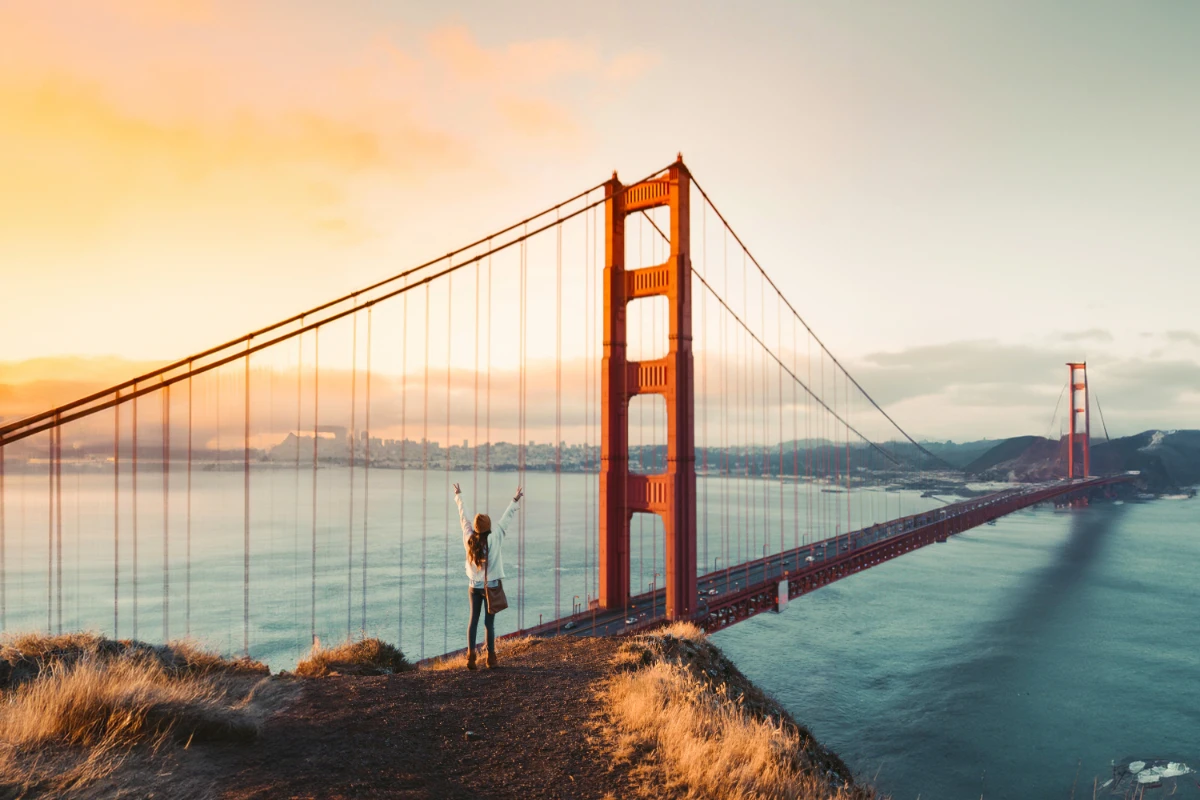 woman at golden gate bridge