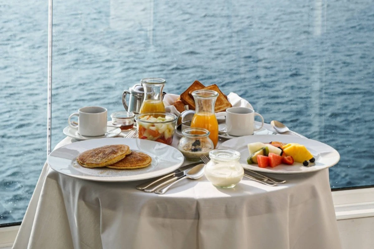 breakfast on a cruise